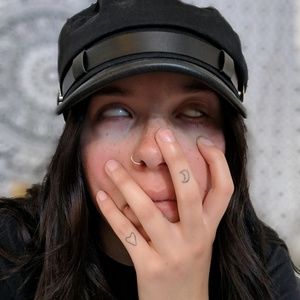 Meet your Posher, Hallie